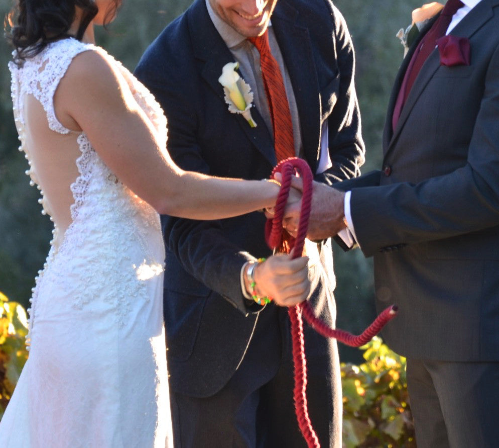 Scottish Rope Celtic knot tying wedding ceremony | Honestweddingadvice.com