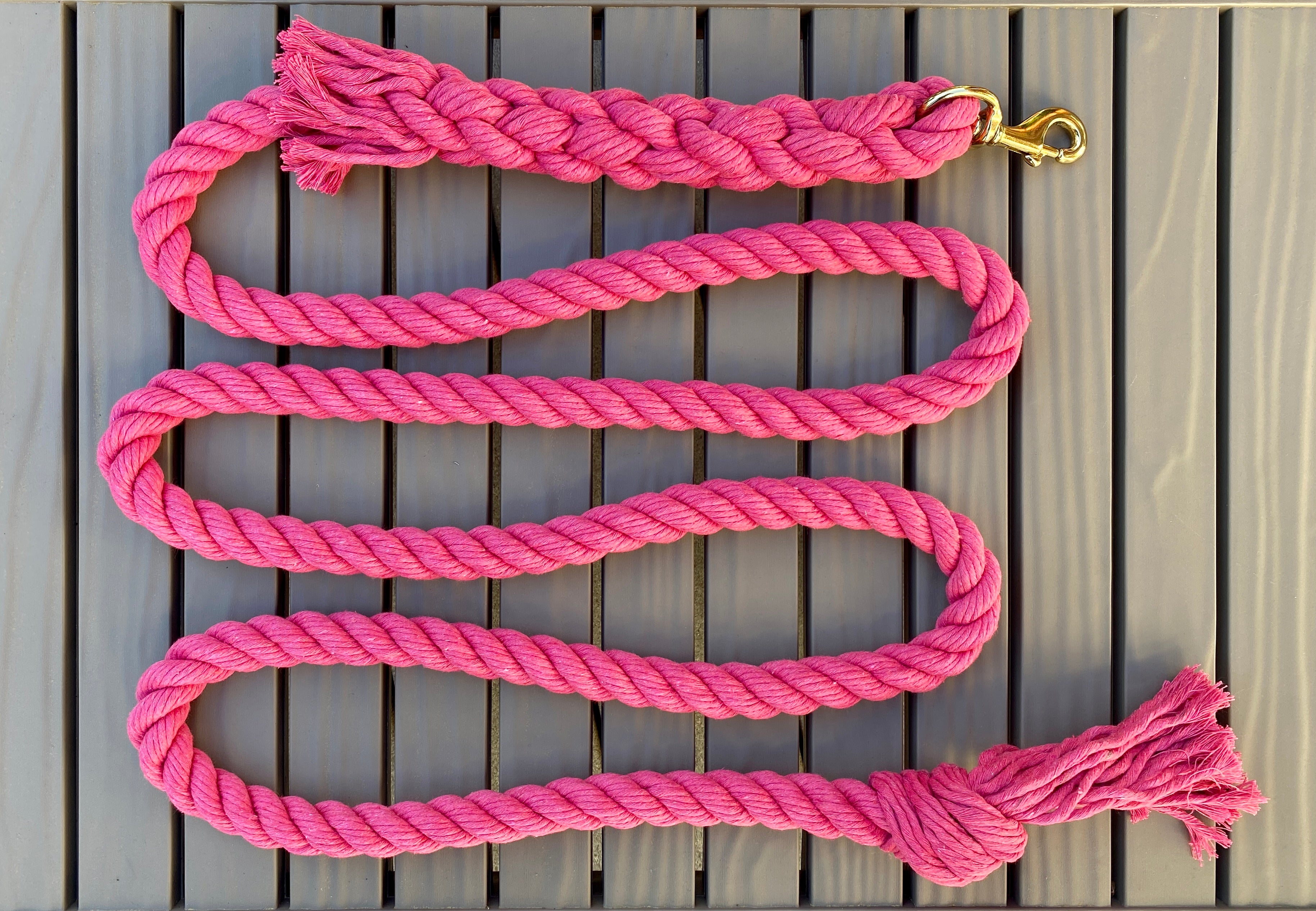 Ravenox pink twisted cotton horse lead with a durable bolt snap attachment. (6479825409)