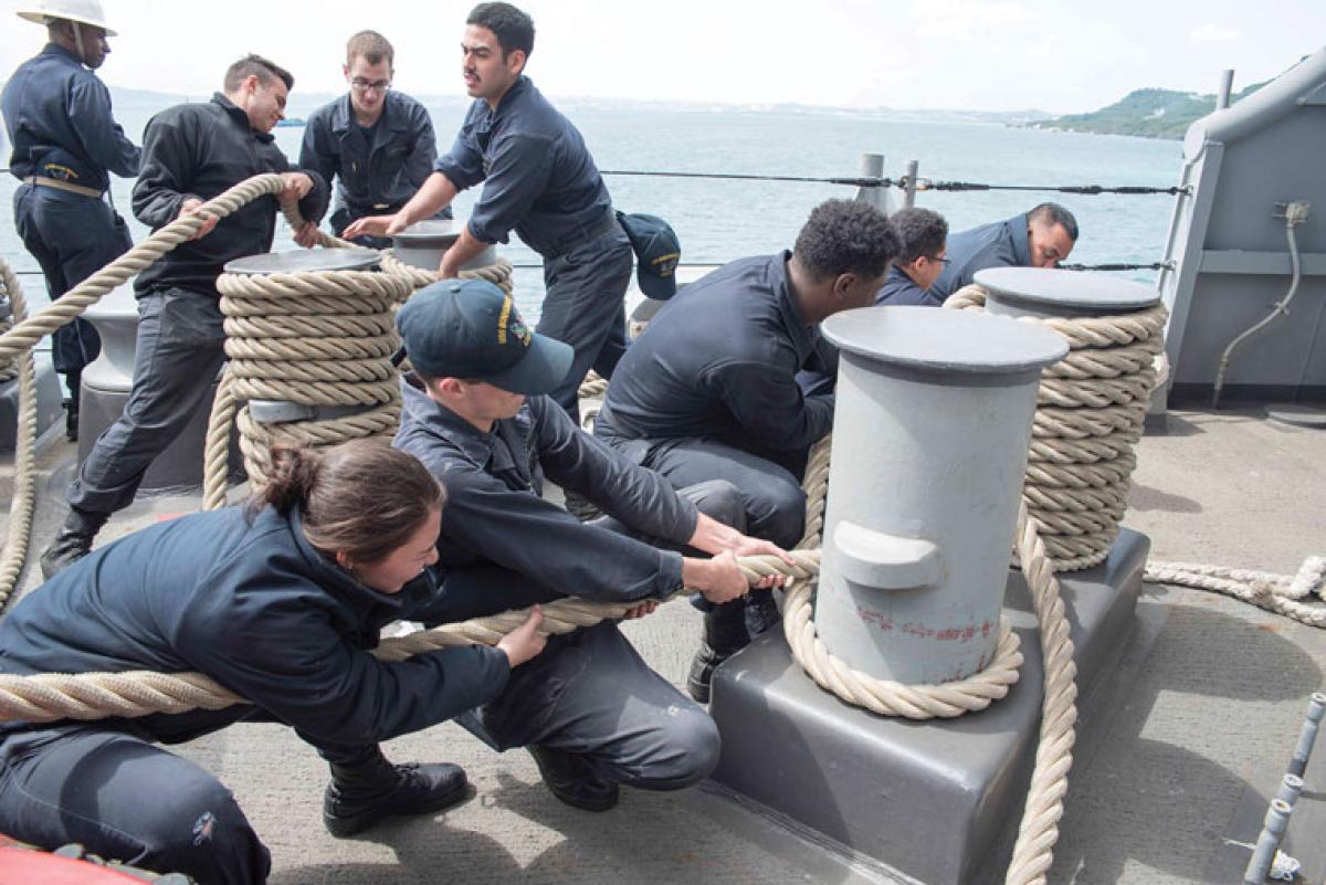 Ravenox-hmpe-navy-mooring-line-VETS-335 Securing a Ship to a Pier (7041142145)